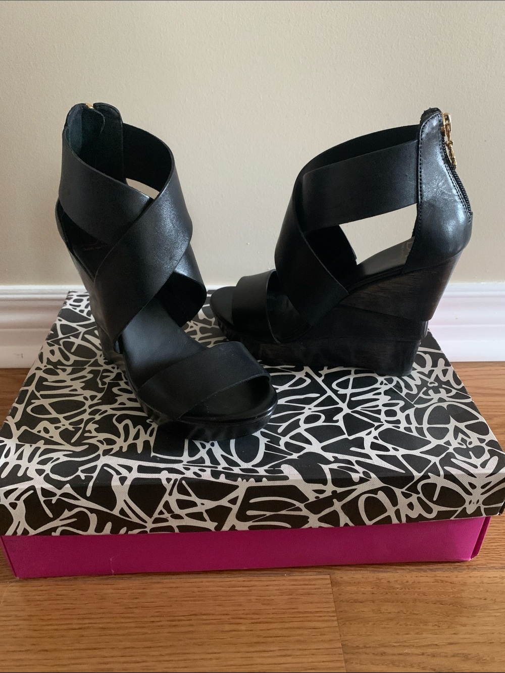 Diane von Furstenberg Opal Leather Wedge Sandals Size 6